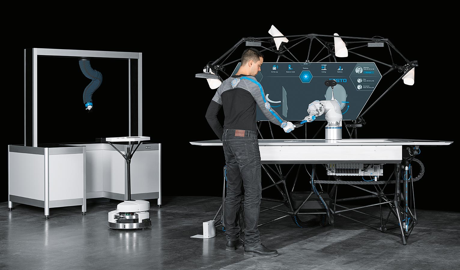 在未来前景中,将整合机器人制造技术的所有基本要素:BionicWorkplace与BionicMotionRobot以及一个Robotino®机器人相互配合。