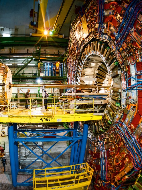 壮观：21 米长，直径 15 米，重 12,500 吨 — CMS 探测器每秒测量高达 4000 万次。