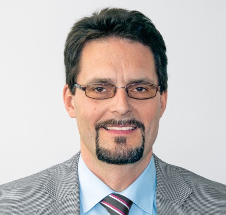 Gerhard Schweicker，Stama 销售工程师
