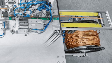 巧妙的解决方案：Straus GmbH 的新机器用于全自动生产变压器绕组垫片。