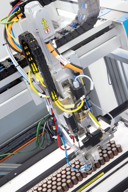 Handling system EXCH for delicate components