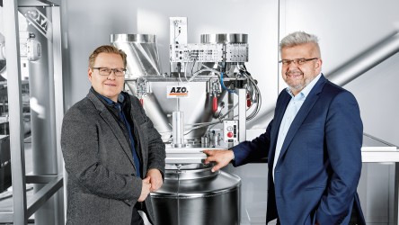 Frank Pahl, Head of Development (AZO; right) and Thomas Stumpf, Sales Engineer Process Industry (Festo)