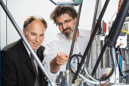 Amax 总经理 Rolf Wirz 和瑞士 Festo 的销售工程师 Daniel Minger。