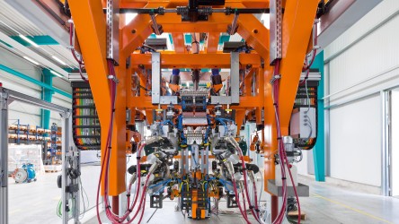 Automatic adjustment of vehicle axles