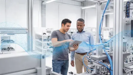 Two engineers on the shop floor use the Virtual Assistant on a tablet to solve a technical issue.