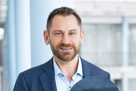 Tobias Glattbach，全球电子行业部门经理