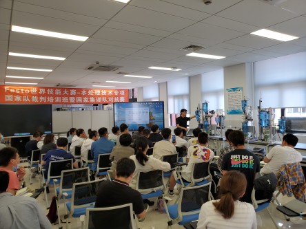 11家国家集训队正在进行对抗赛