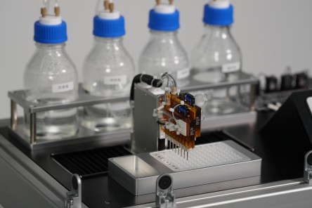Microwell plate washer